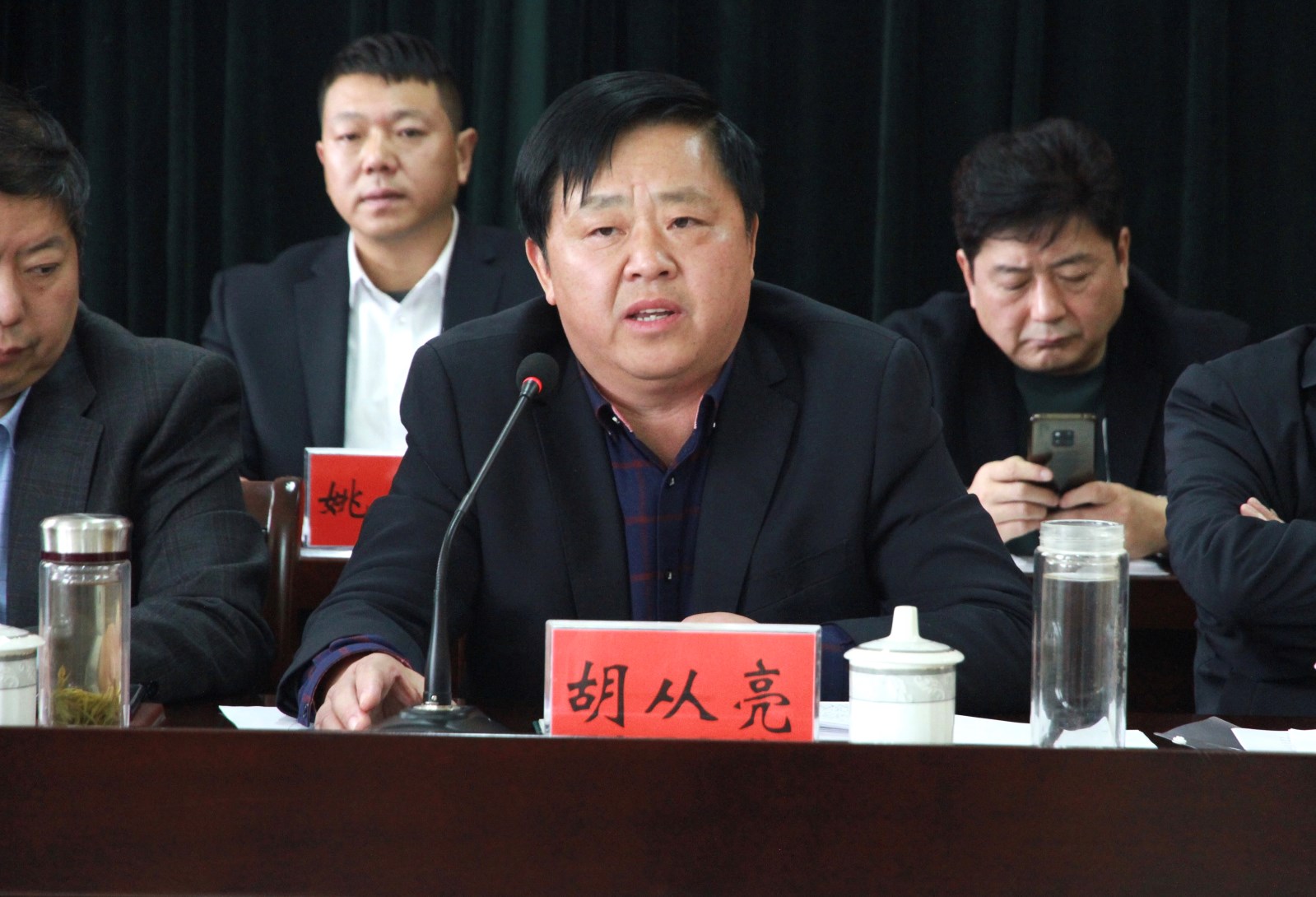 胡从亮董事长发表讲话.jpg 胡从亮董事长发表讲话.jpg